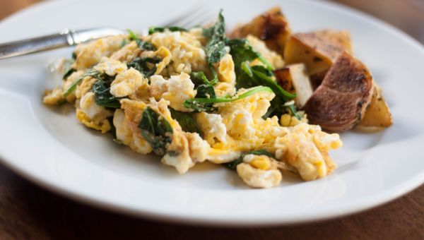 scrambled eggs with spinach