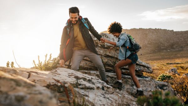 young couple hiking to reduce the risk of Alzheimer's