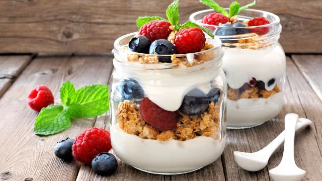 yogurt and granola parfait