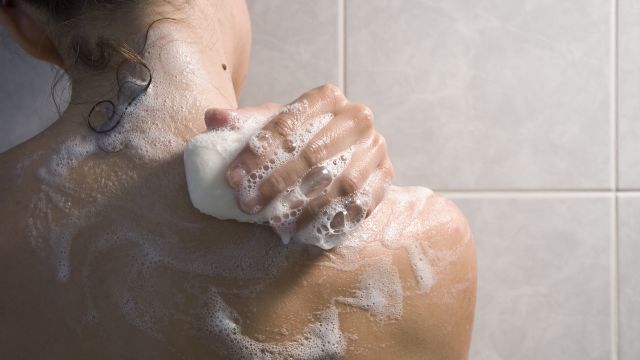 Can a Daily Bath or Shower Help Ease Psoriasis?