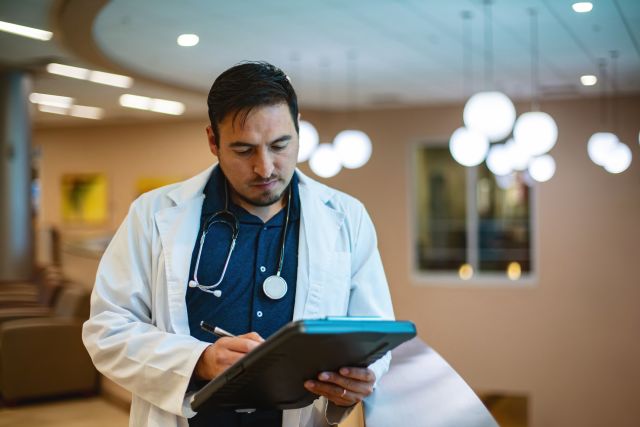 En muchos casos, será un especialista en enfermedades infecciosas quien supervisará el tratamiento.