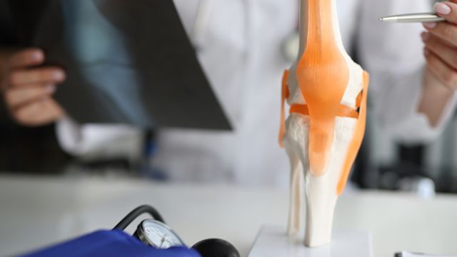 An orthopedist explains how growth plates work using a diagram of the knee joint and an x-ray.