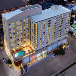Hotels Near The Grb Convention Center Avenida Houston