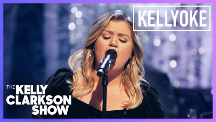 Kelly Clarkson performs &quot;All I Want For Christmas Is You&quot; on her talk show