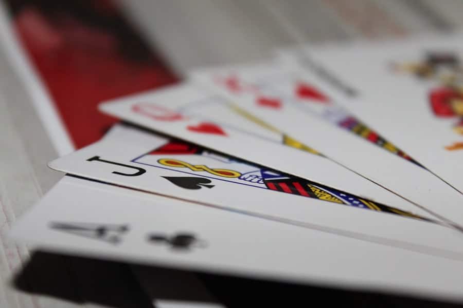 2 nhược điểm mà người chơi thường mắc phải khi chơi bài Baccarat - Hình 1 2 nhuoc diem ma nguoi choi thuong mac phai khi choi bai baccarat - hinh 1