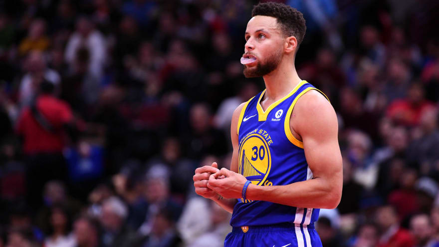 Frustrated Stephen Curry hits Bulls player in back with ball | Yardbarker