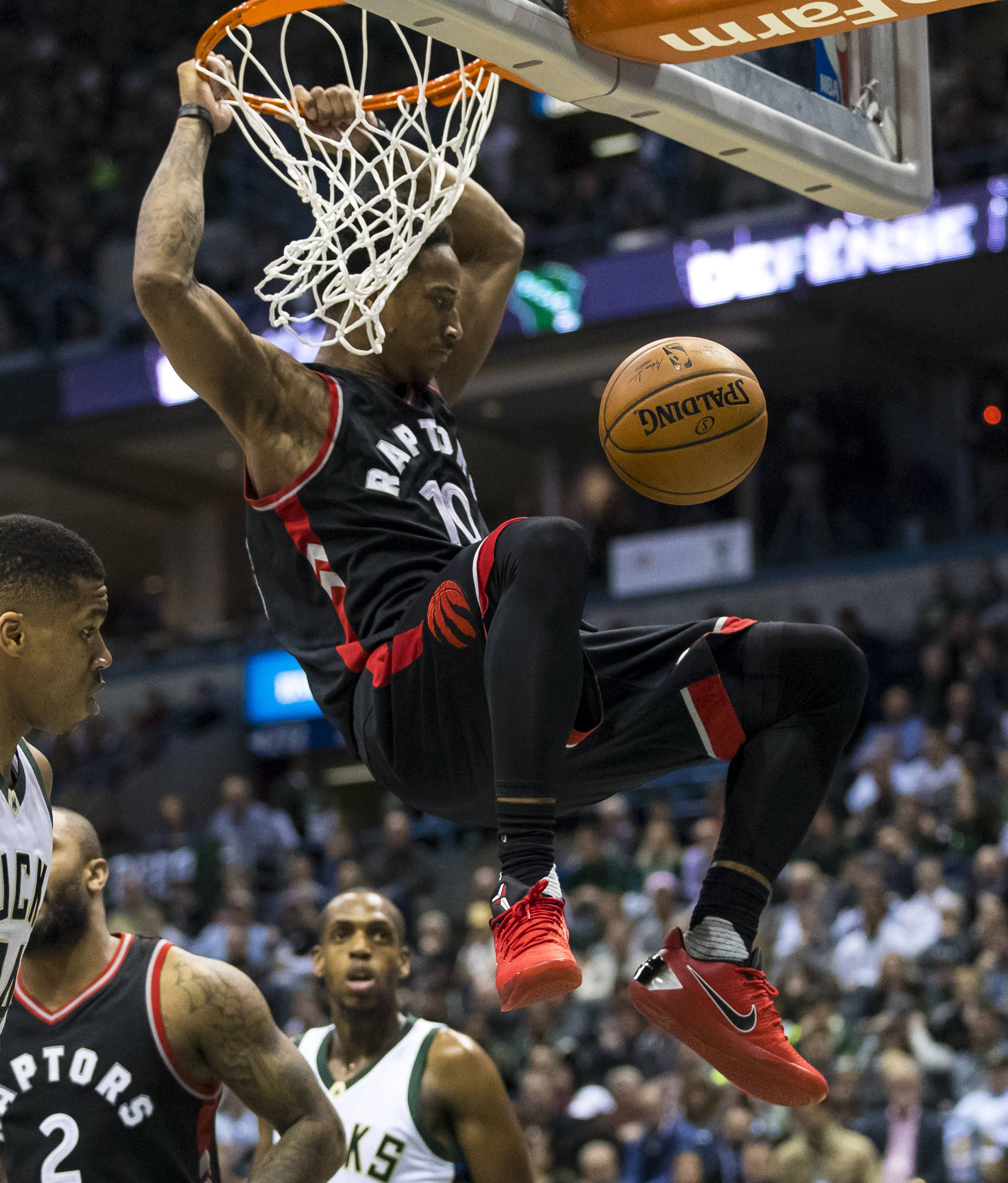 WATCH: DeMar DeRozan bury Bucks with sick drive and dunk ...